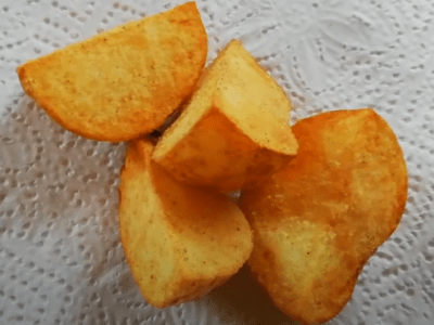 Crispy Deep Fried Potato Wedges
