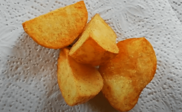 Crispy Deep Fried Potato Wedges