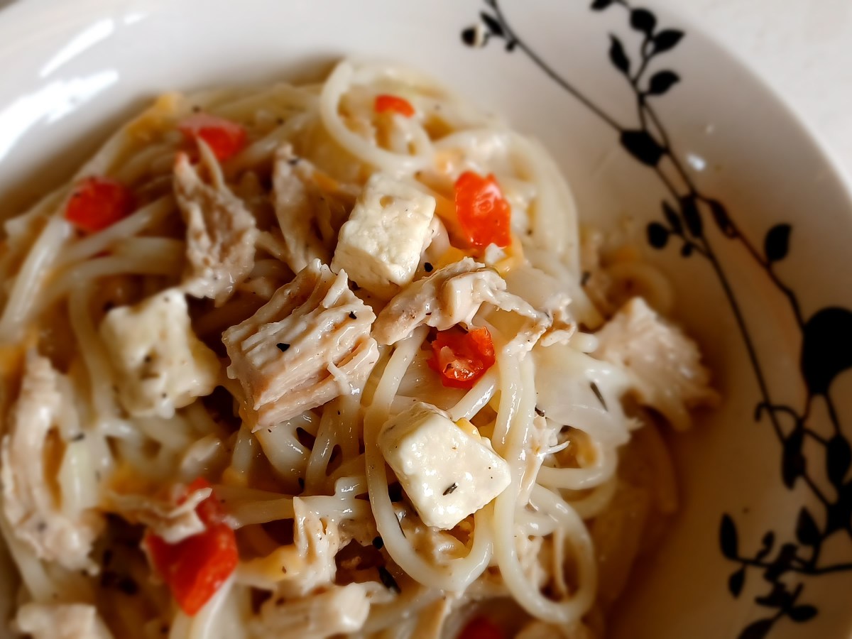Cheesy Spaghetti with Feta, Peppadew and Chicken
