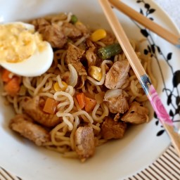 Sweet & Sticky Ramen noodle with Chicken and veggies: