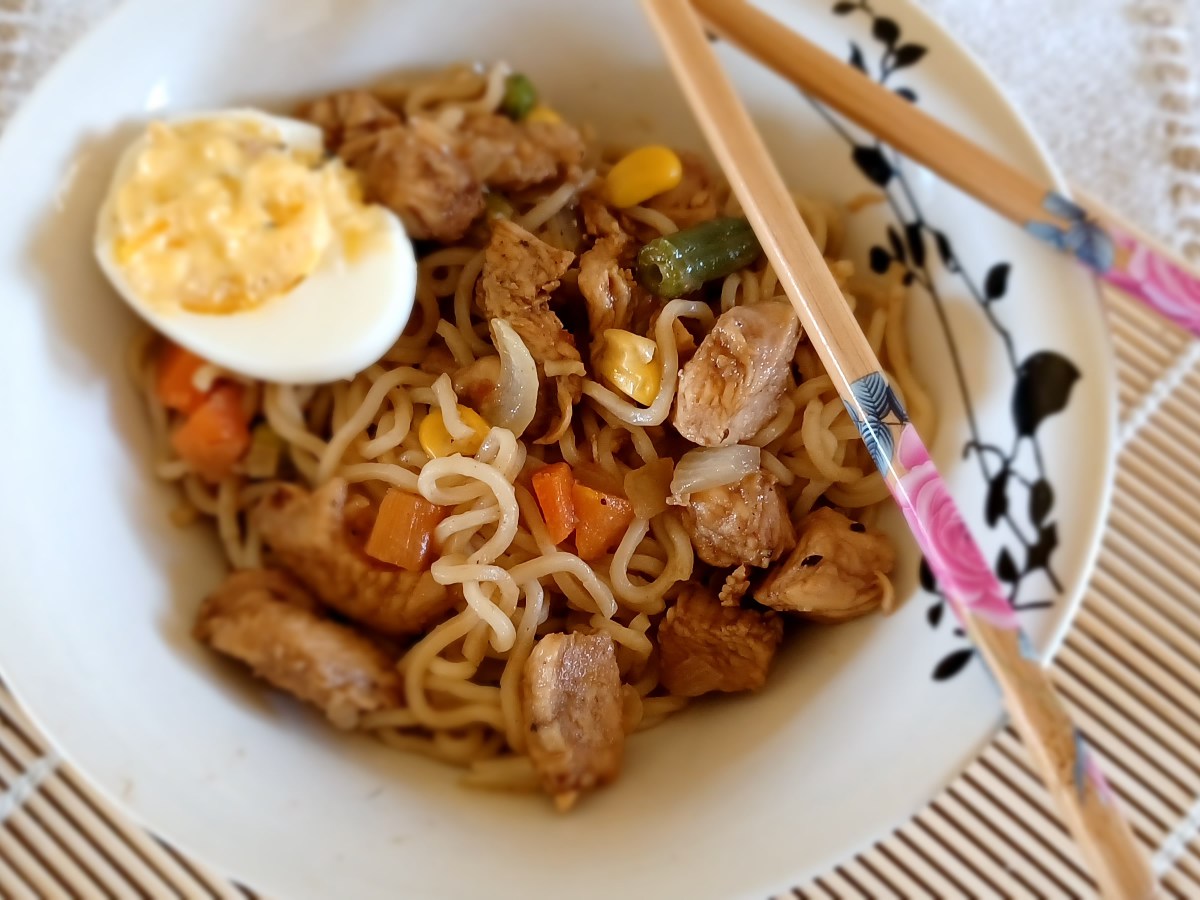 Sweet & Sticky Ramen noodle with Chicken and veggies: