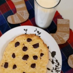 Santa’s Jumbo Choc Chip Cookie – Only 3 Ingredients!