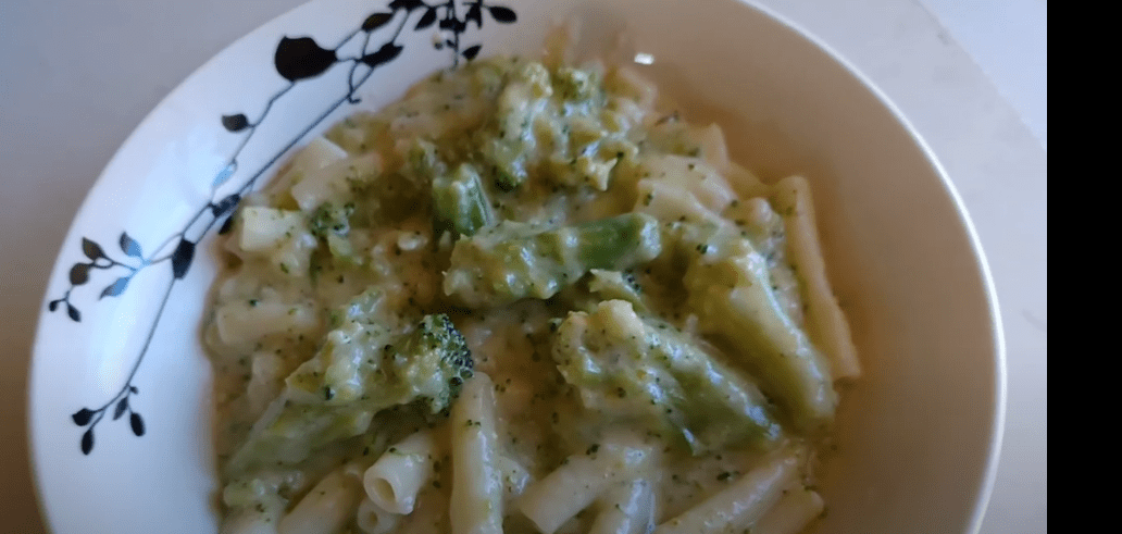 Creamy Cheese & Broccoli pasta