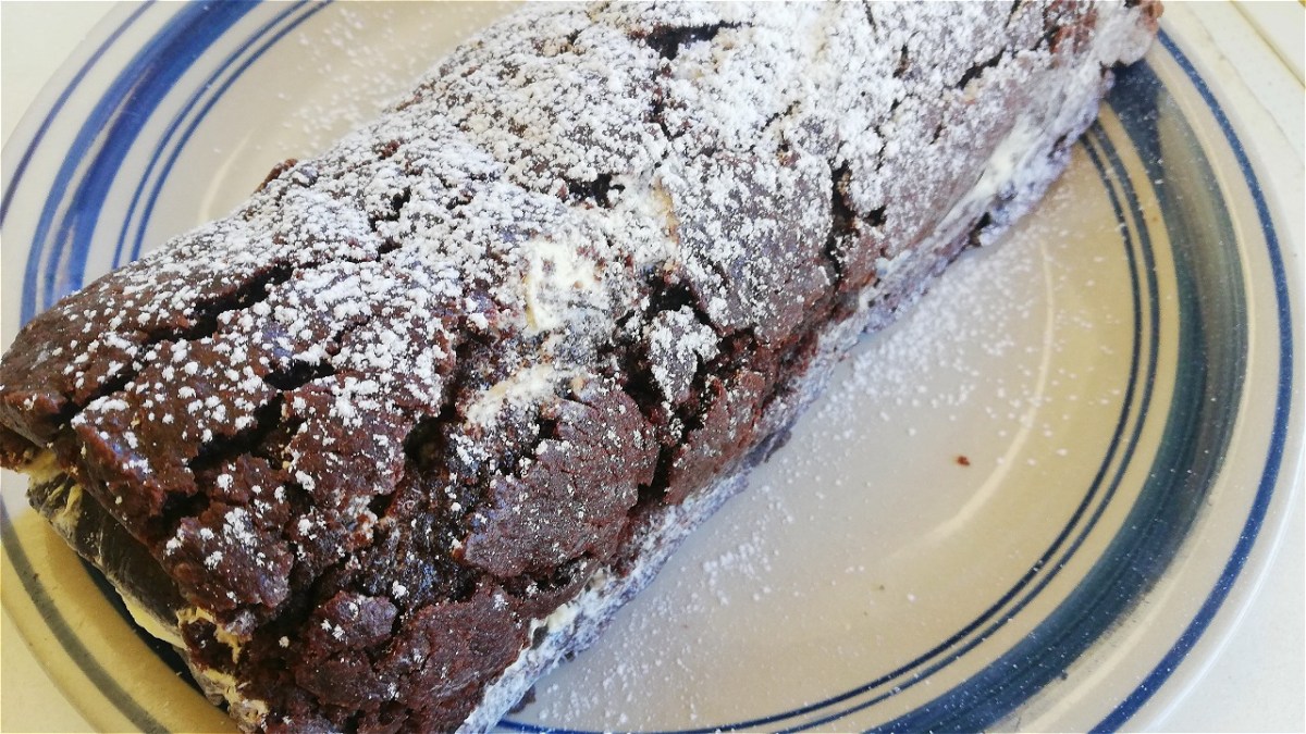 Chocolate Log Roll Cake – No Eggs!